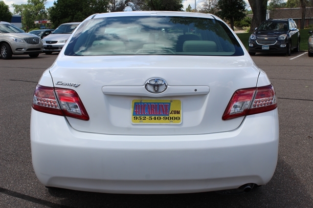 2011 Toyota Camry LE - Photo 22