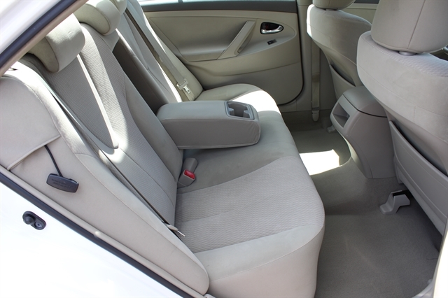 2011 Toyota Camry LE - Photo 25