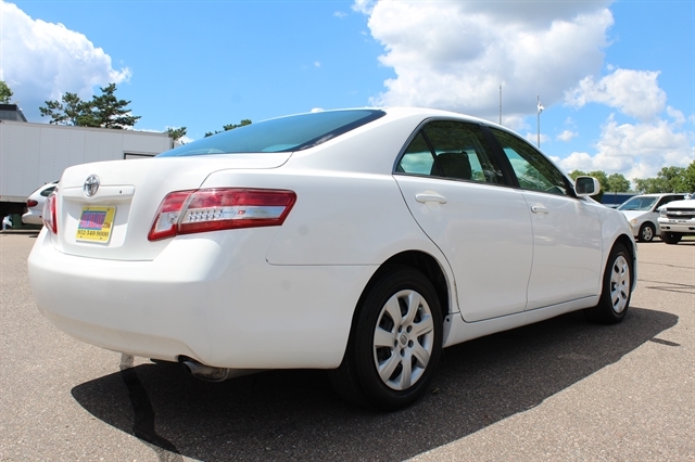 2011 Toyota Camry LE - Photo 27