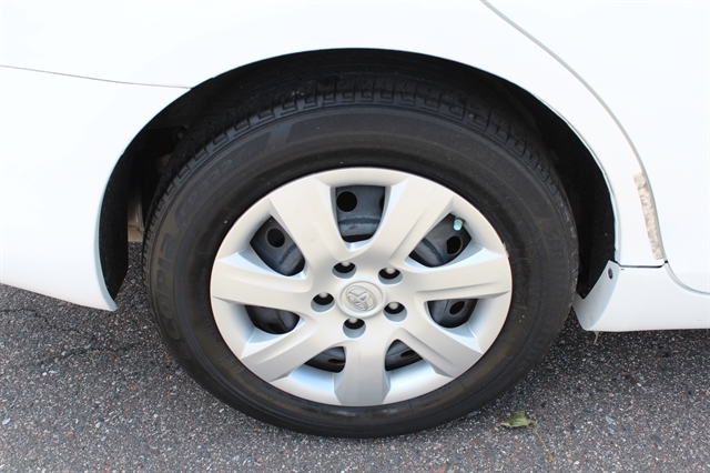 2011 Toyota Camry LE - Photo 28