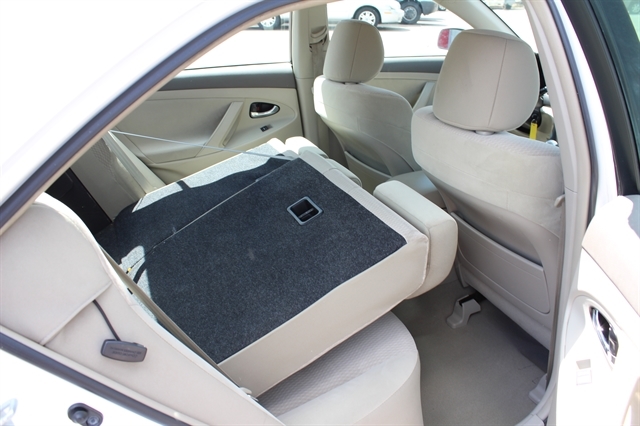2011 Toyota Camry LE - Photo 29