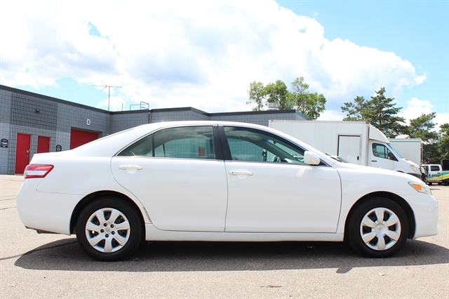 2011 Toyota Camry LE - Photo 30