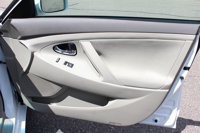 2011 Toyota Camry LE - Photo 31