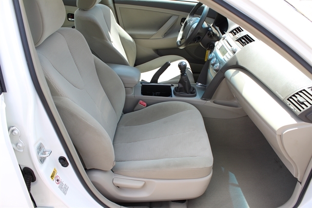 2011 Toyota Camry LE - Photo 32