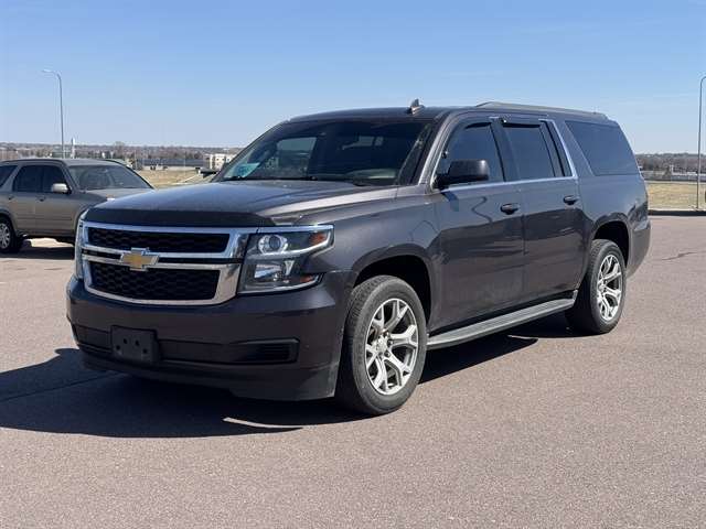 2018 Chevrolet Suburban 4WD 1500 LT's photo