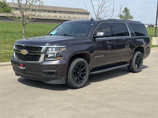 2018 Chevrolet Suburban 4WD 1500 LT's photo