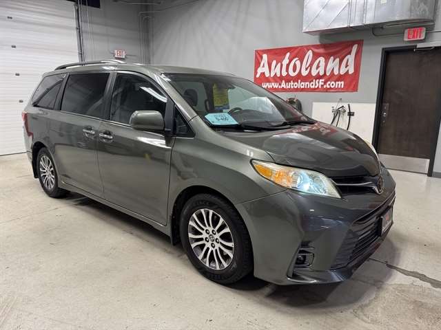 2020 Toyota Sienna XLE Premium V6 8-Passenger FWD's photo
