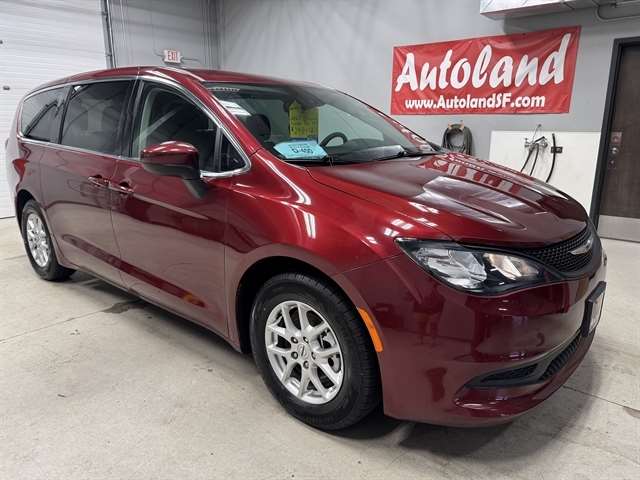 2023 Chrysler Voyager LX's photo