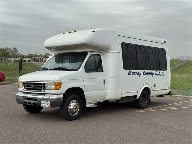 2003 Ford E-Series's photo