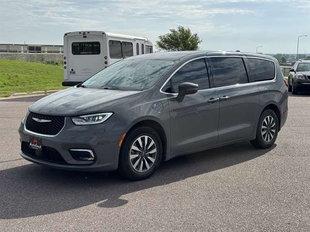 2023 Chrysler Pacifica Limited AWD's photo