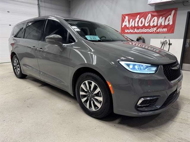 2022 Chrysler Pacifica Hybrid Touring L Hybrid's photo