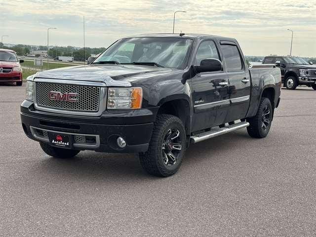 2011 GMC Sierra 4WD Crew Cab Short Box's photo