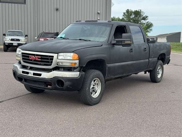 2005 GMC Sierra Standard 4WD Crew Cab SWB's photo