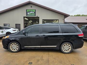 2011 TOYOTA SIENNA