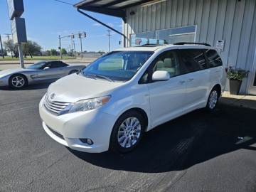2016 TOYOTA SIENNA