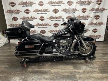 2011 HARLEY-DAVIDSON® FLHTC - ELECTRA GLIDE® CLASSIC