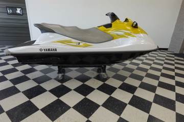 2016 YAMAHA V1