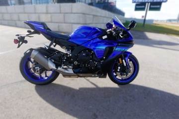 2024 YAMAHA YZF-R1