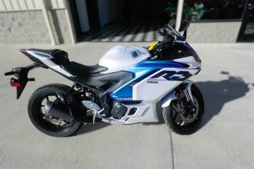 2025 YAMAHA YZF-R3