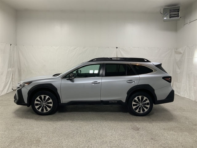 2023 Subaru Outback Limited's photo