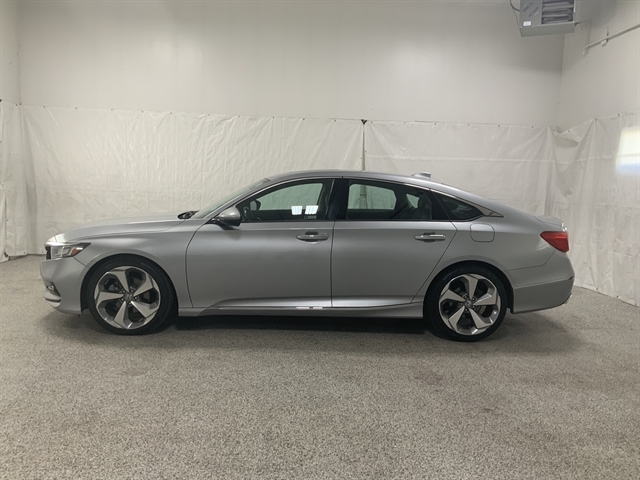 2019 Honda Accord 2.0T Touring Auto's photo