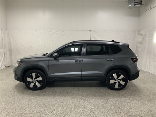 2025 Volkswagen Taos 1.5T S 4Motion's photo