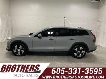 2025 VOLVO CROSS COUNTRY