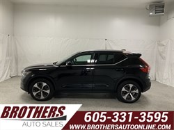 2024 VOLVO XC40