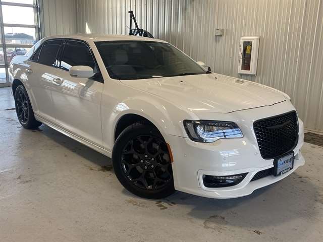 2023 Chrysler 300 Touring L