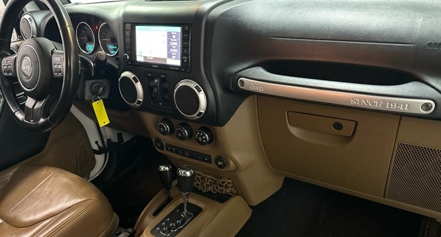 2015 Jeep Wrangler Unlimited Sahara - Photo 9