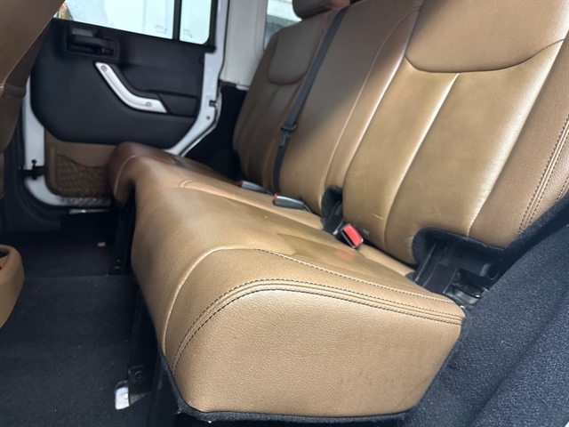 2015 Jeep Wrangler Unlimited Sahara - Photo 14