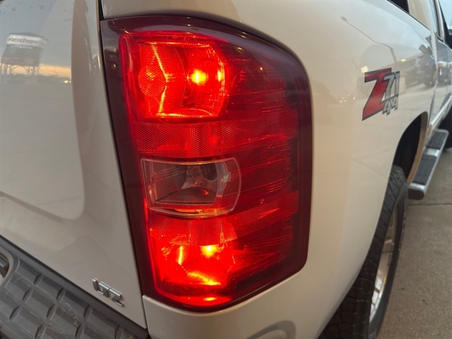 2011 Chevrolet Silverado 1500 LTZ - Photo 8
