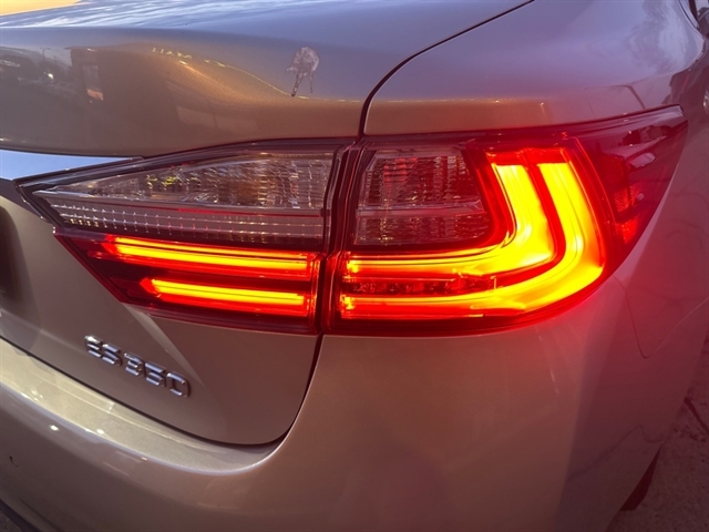 2018 Lexus ES 350 - Photo 9