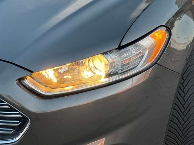2016 Ford Fusion SE FWD's photo