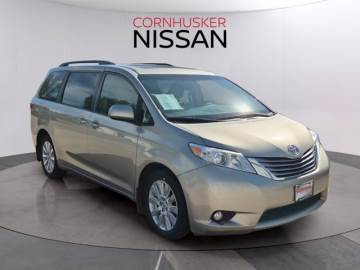 2017 TOYOTA SIENNA