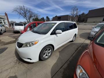 2014 TOYOTA SIENNA