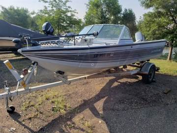 1988 CRESTLINER 170 PHANTOM