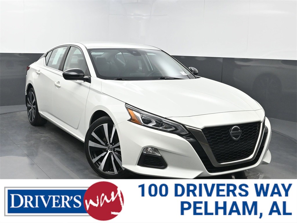 2022 Nissan Altima SR's photo