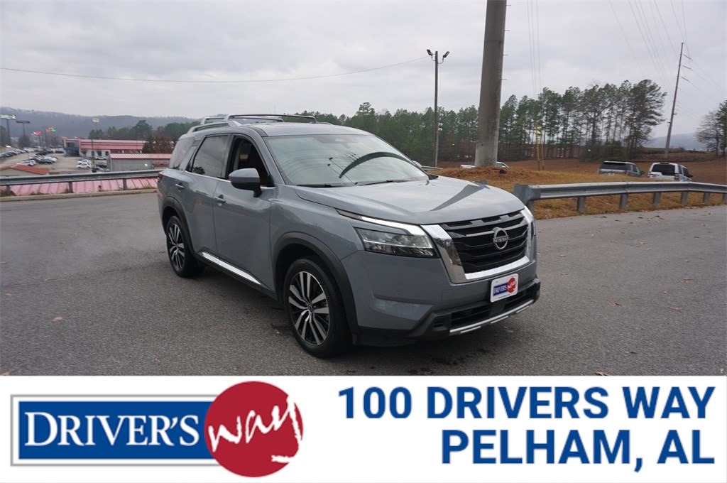 2023 Nissan Pathfinder Platinum's photo