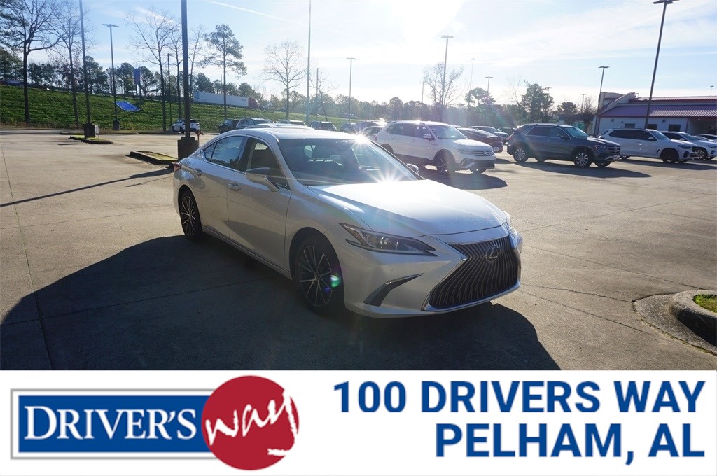 2020 Lexus ES Base's photo