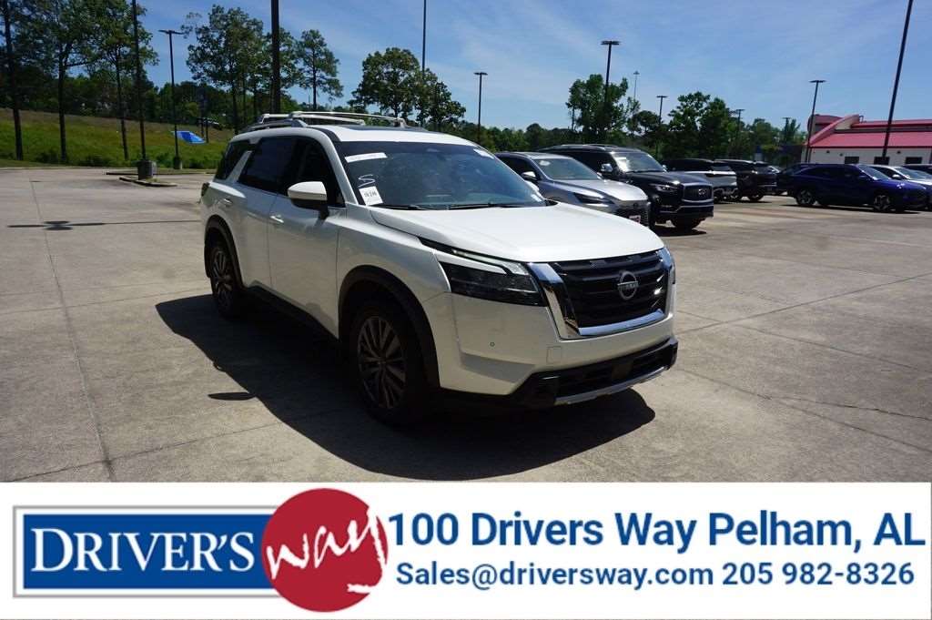 2024 Nissan Pathfinder SL 2WD's photo