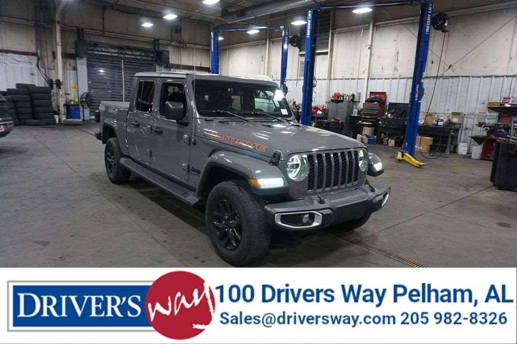 2022 Jeep Gladiator Sport S's photo