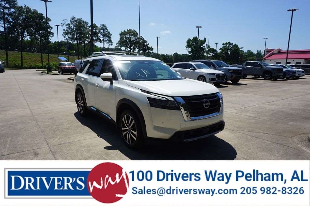 2023 Nissan Pathfinder Platinum 2WD's photo