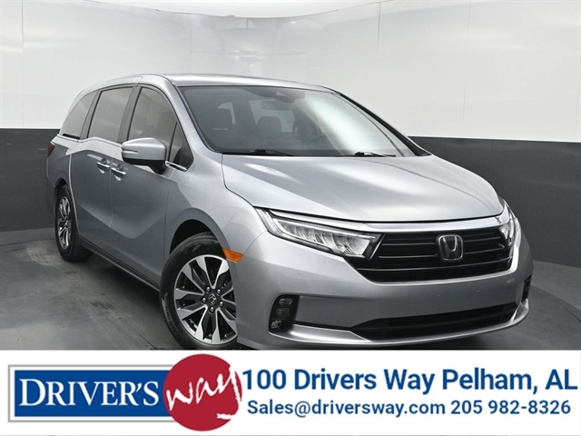 2022 Toyota Sienna XLE 7-Passenger Hybrid FWD's photo