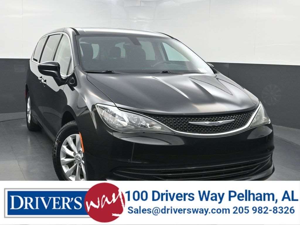 2017 Chrysler Pacifica Touring's photo