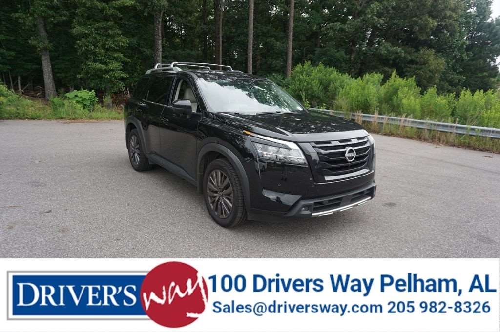 2023 Nissan Pathfinder SL 2WD's photo