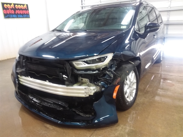 2021 Chrysler Pacifica Touring L's photo