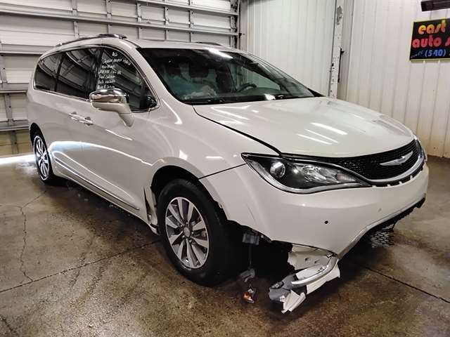 2020 Chrysler Pacifica Hybrid Limited's photo