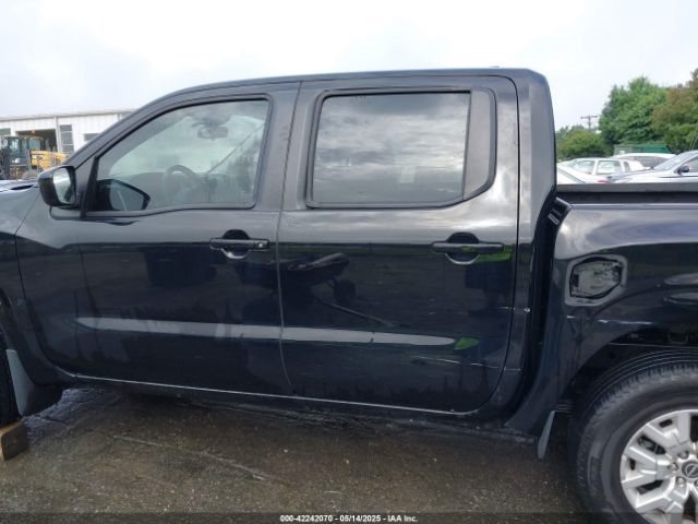 2023 Nissan Frontier SV Crew Cab 4X4 SWB's photo