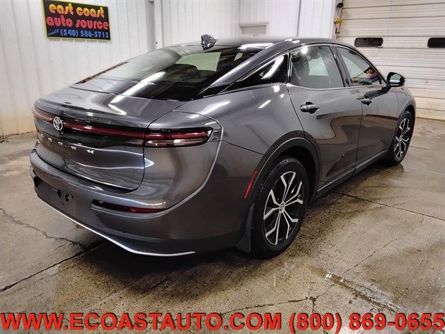 2023 Toyota Crown XLE photo 3